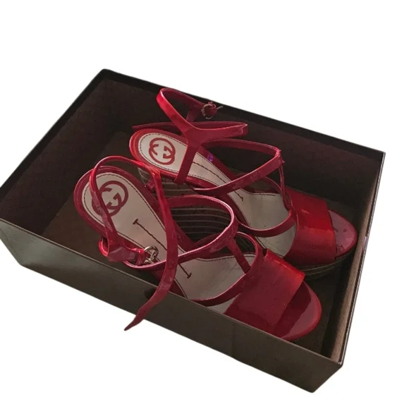 Gucci Red Pattent Leather Strappy Wedge Sandals - Picture 7 of 16